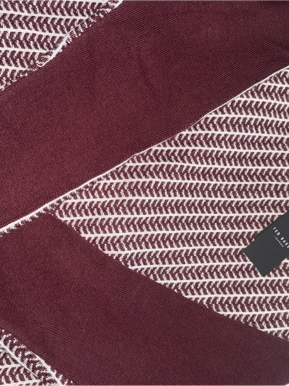 Ted Baker Men’s Maroon
Frankez Textured Crewneck Sweater Size 4/L